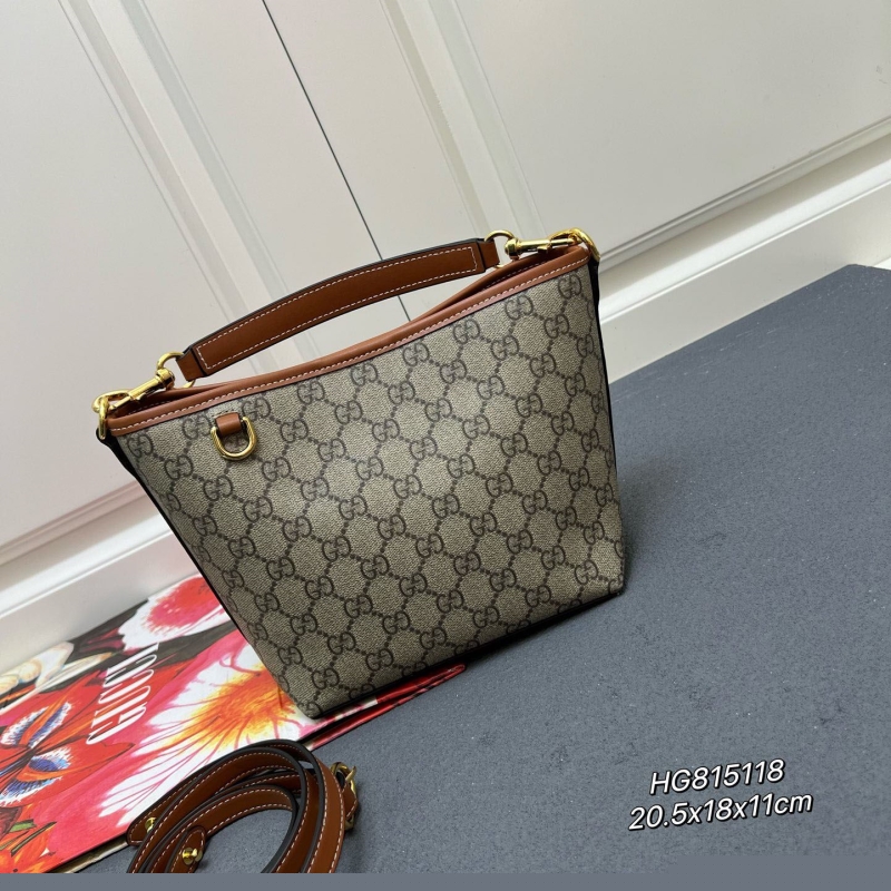 G*u*i shopping bags